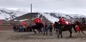 Öğrencilerin at sırtında Türk bayraklı klibi binlerce beğeni aldı