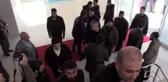 Husumetli aileler barış yemeğinde bir araya geldi