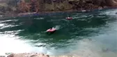 Fırat Nehri'ne devrilen kamyonetin sürücüsünü arama çalışmaları sürüyor