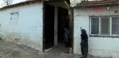 Anne ve kızı, develerini arenalarda güreştiriyor