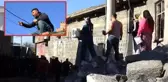 Diyarbakır'da gergin anlar! Mahalle sakinleri polis ekiplerine 'tarihi' taşlarla saldırdı