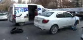 Kamyonetini seyyar lastikçi dükkanı yaptı