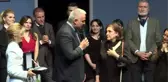 Bakan Ersoy, ünlülerin görme engelli çocuklarla sahne aldığı oyunu izledi (2)