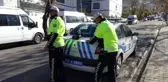 Trafik polisi, eşine ceza yazdı
