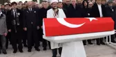Oyuncu Zeynep Koçak'ın babası son yolculuğuna uğurlandı