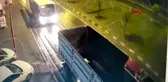 Otomobil, kırmızı ışıkta bekleyen kamyonete çarptı 2 yaralı