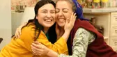 Oyuncu Yasemin Sakallığlu'nun milli araba videosu izleyicileri kahkahaya boğdu