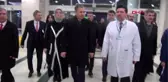 Vali yerlikaya, 2019'un son bebeği, yeni yılın ilk bebeğine altın taktı