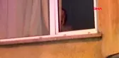 Otomobil 3 metrelik boşlukta asılı kaldı 1 yaralı
