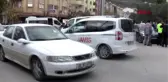 Kazada yaralanan eşini elini tutup; 'ne olur dayan karıcığım' diye seslendi
