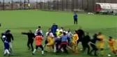 Spor futbolcuların kavgasını polis havaya ateş açarak sonlandırdı