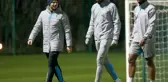 Daniel Sturridge, antrenmana telefonunu çorabına sokarak çıktı