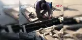 Denizli el birliği yapan esnaf sokaktaki mazgalı tamir etti