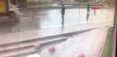 Gaziosmanpaşa'da otomobilin kadına çarpması kamerada