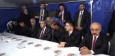 Bakan Pakdemirli, şehit Karakoç'un ailesini ziyaret etti