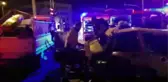 Çanakkale kırmızı ışıkta bekleyen kamyonete otomobil çarptı: 2 yaralı