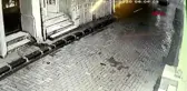 Bekçiler, hırsızlık şüphelisini kovalamacayla yakaladı; o nalar kamerada