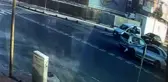 Seyir halindeki araca çarpıp devrilen otomobil kamerada