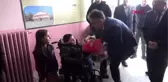 Evde eğitim gören arda'nın karnesi vali çağatay'dan
