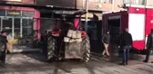 Çıkan yangında oto tamirhanesi ve bir araç zarar gördü