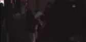 Gaziosmanpaşa'da yangın (2) - Binadan bebeğin çıkartılması