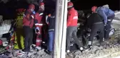 Elazığ'daki deprem - Çöken binada arama kurtarma çalışmaları (2)