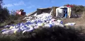 Çanakkale devrilen yem kamyonunun şoförü yaralandı