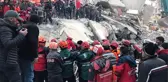 Son dakika: Depremden 12 saat sonra enkaz altından çıkarılan 12 yaşındaki çocuk vefat etti