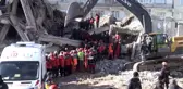 Elazığ'daki deprem - Sürsürü Mahallesi'nde yıkılan binada çalışmalar devam ediyor (5)