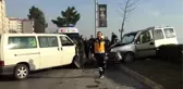 Hafif ticari araç ile kamyonet çarpıştı: 5 yaralı