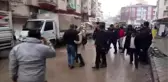 Mustafapaşa Mahallesi'nde binadan eşya çıkarılırken panik yaşandı