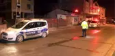 Otomobil kamyonetle çarpıştı: 1'i polis, 2 yaralı