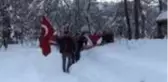 AP'de Türk bayrağını yırtan ırkçı Yunan milletvekiline tepkiler