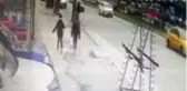Adana eşiyle görüntülü görüşen turistin telefonunu çalan 2 şüpheli tutuklandı