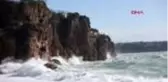 Antalya rus turist, dev dalgalar arasında yüzdü