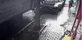 İzmir 4'üncü kattan düşen koltuğun altında kalmaktan saniyelerle kurtuldu