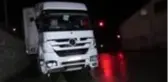 Tırın sinyalizasyonda bekleyen otomobillere çarpmasıyla 5 kişi yaralandı