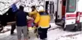 Sivas'ta kar nedeniyle yolu kapanan köyde mahsur kalan hasta kurtarıldı