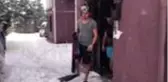 Üniversiteli gençler karda yüzme yarışı yaptı