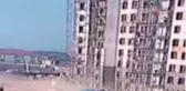 Rusya'da 2 inşaat işçisi iskele çökünce 9'uncu kattan yere çakıldı