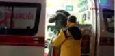 Silahlı kavgada yemek yerken başından vuruldu