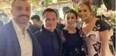 Özlem Yıldız, Demet Akalın'ın fotoğrafına Photoshop yapmak isterken kolunu yamulttu