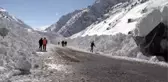Vali Bilmez, çığ bölgesinde incelemelerde bulundu (2)