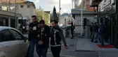 Kirli eldivenden şüphelenen bekçiler, 84 bin TL'lik kablo çalan hırsızları yakaladı