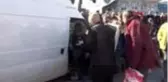 Aydın kırmızı ışıkta geçen minibüs otomobile çarptı: 3 yaralı