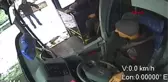Bingöl şoför, engelli genci kucağına alıp, otobüse bindirdi