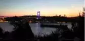 İstanbul'un iki köprüsü Kosova bayrağı renklerine büründü