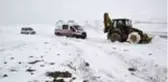 Yolu kapanan köydeki hasta 3 saatlik çalışmayla hastaneye ulaştırıldı