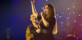 Mustafa Sandal, konserinde İzel'in hayalini gerçekleştirdi