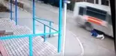 Yola düşen kadın ölümden kıl payı kurtuldu